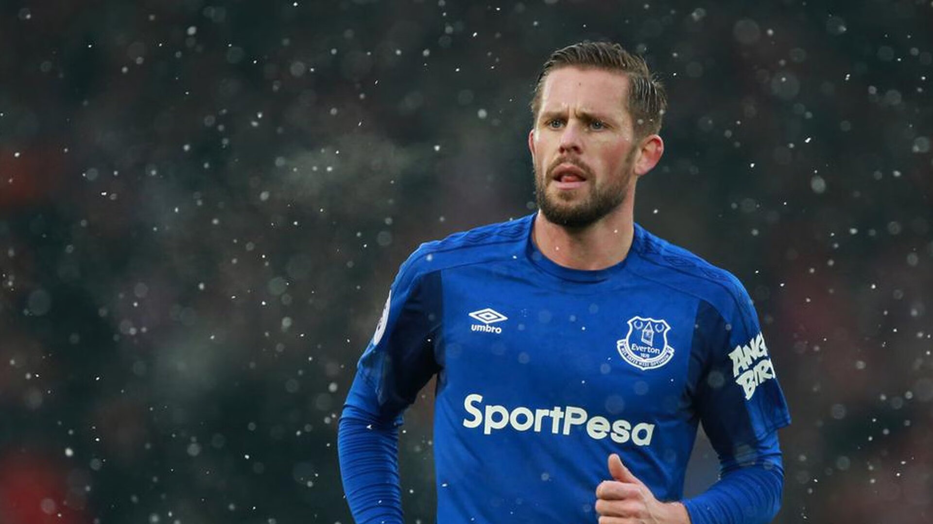 转会市场风云再起,豪门争抢新星,天价合约刷新纪录