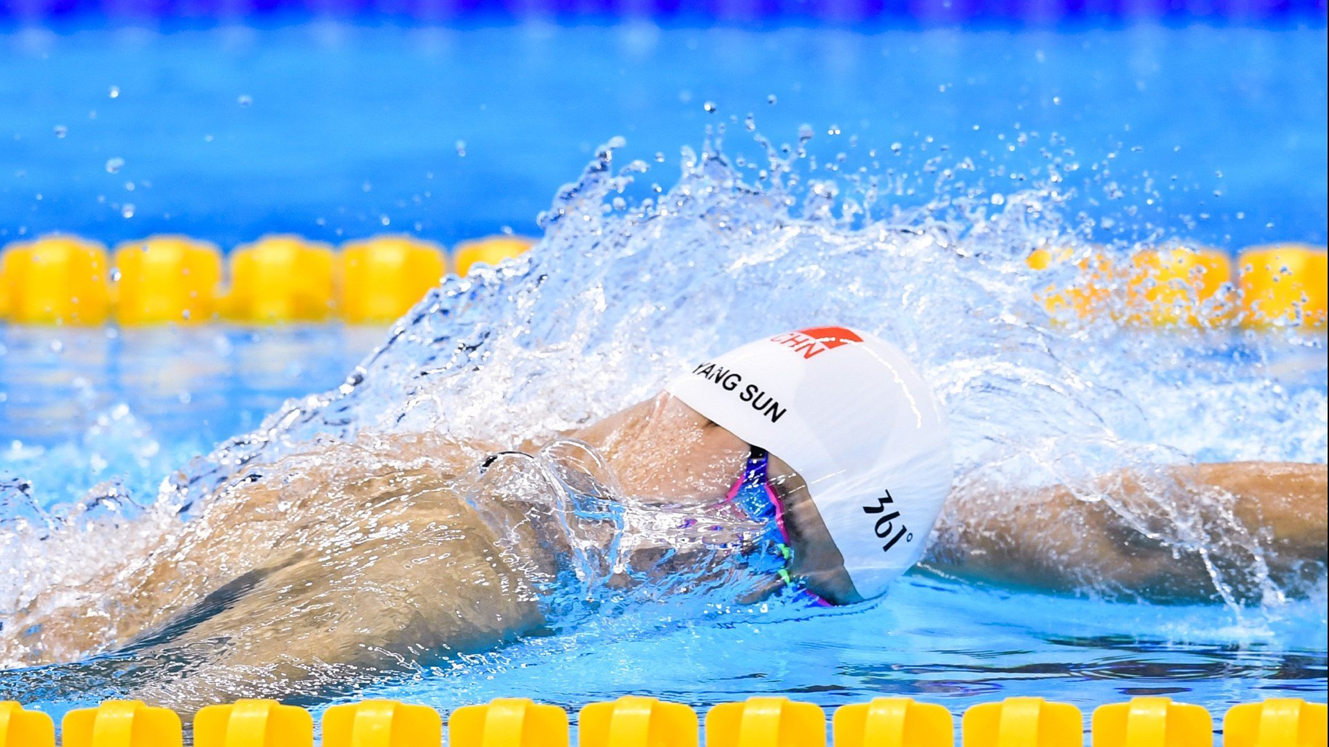 中国滑雪新星闪耀国际赛场，谷爱凌再创佳绩